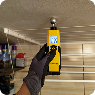 Osuszanie Radzymin łazienki zalanej przez sąsiada z góry, z powodu zepsutej pralki.pomiar wilgotoności przegrody budowlanej